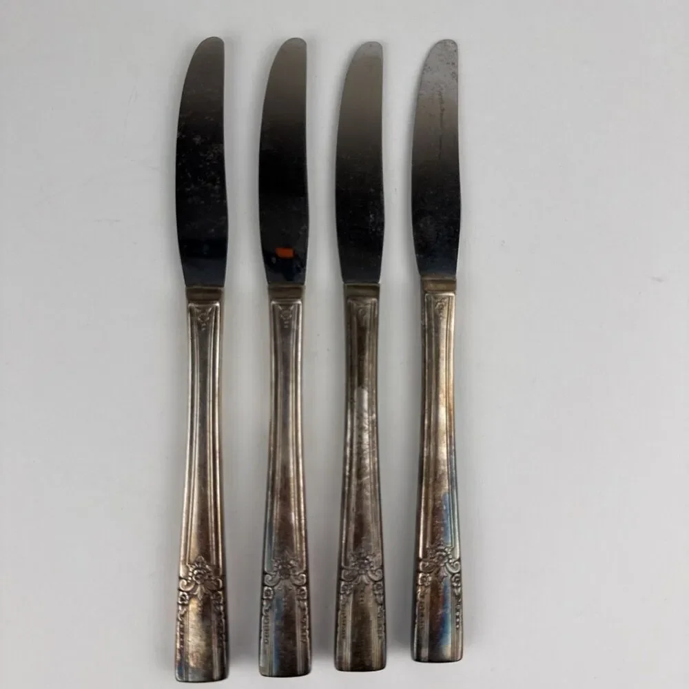 4 Wm A Rogers 1940 ARTISTIC Pattern Grille or Viande Knives Oneida Ltd